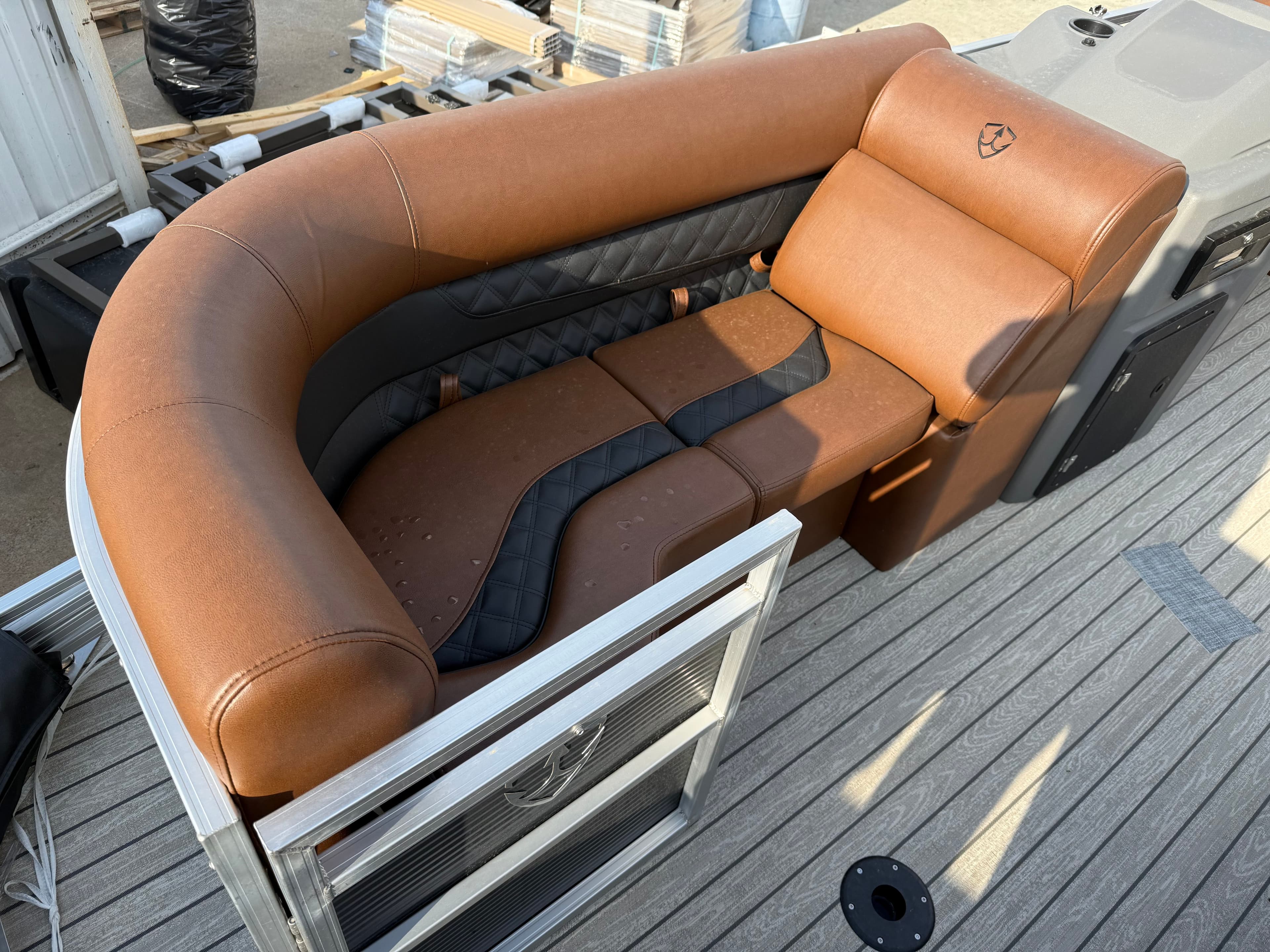 2025 Armada Drakkar 23QL Tritoon w/200HP Suzuki & tandem axle trailer - 4