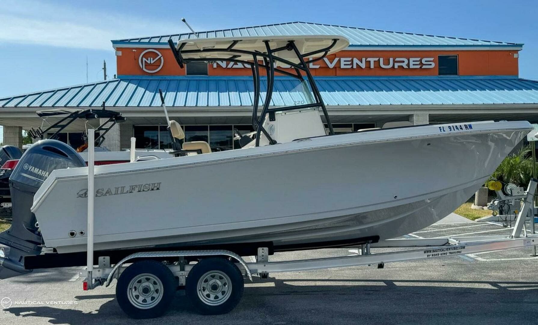 2019 Sailfish 220 CC - Image 2