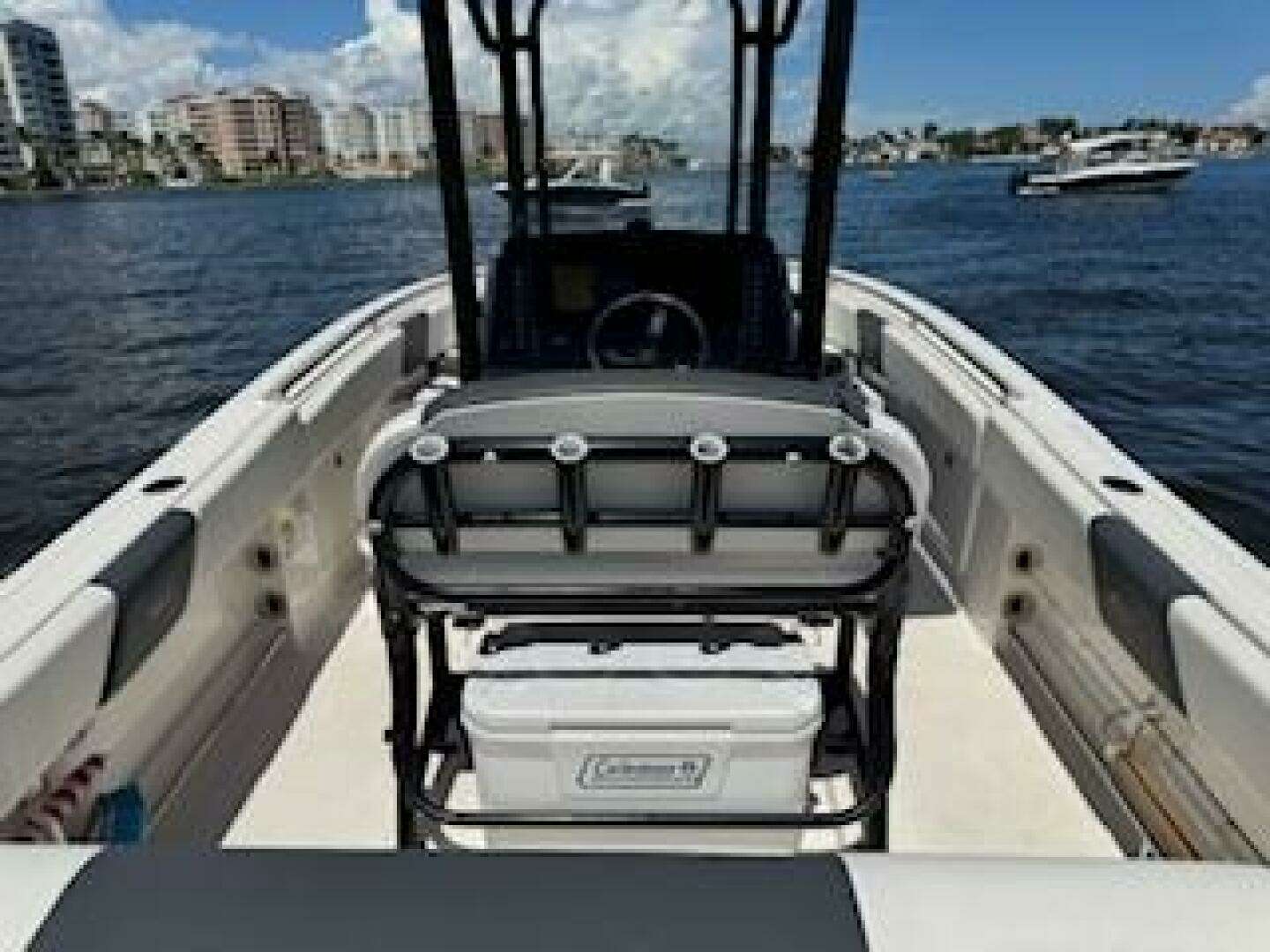 2022 Robalo R242 Center Console - Image 17