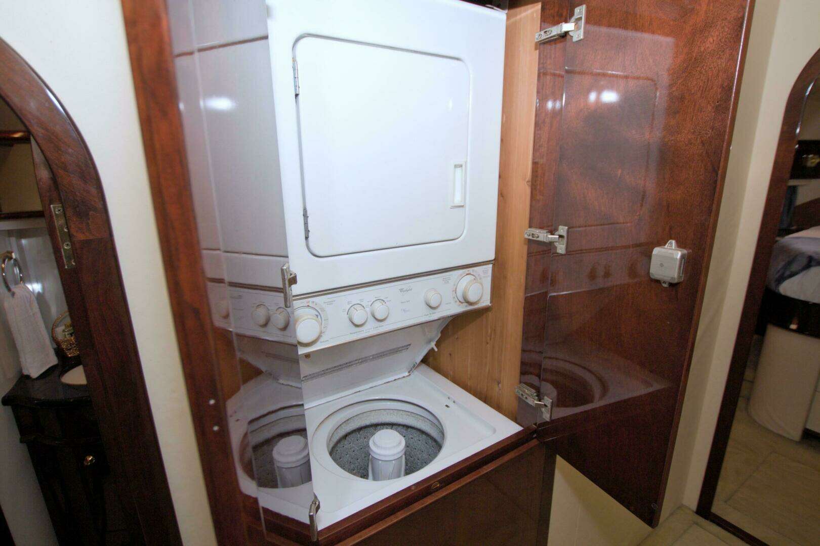2005 Neptunus 62 Flybridge - Image 69