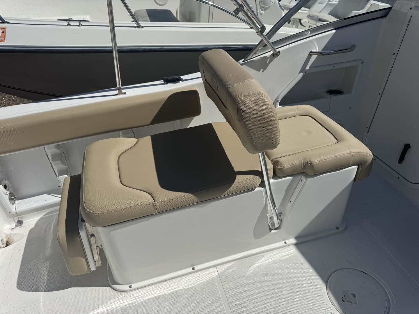 2013 Sea Hunt Escape 234 LE - Image 9