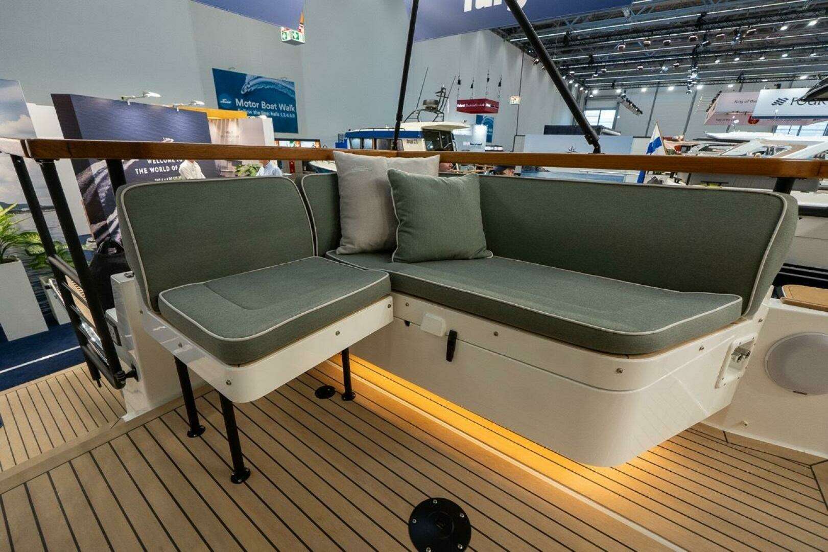 2028 Targa 46 - Image 26