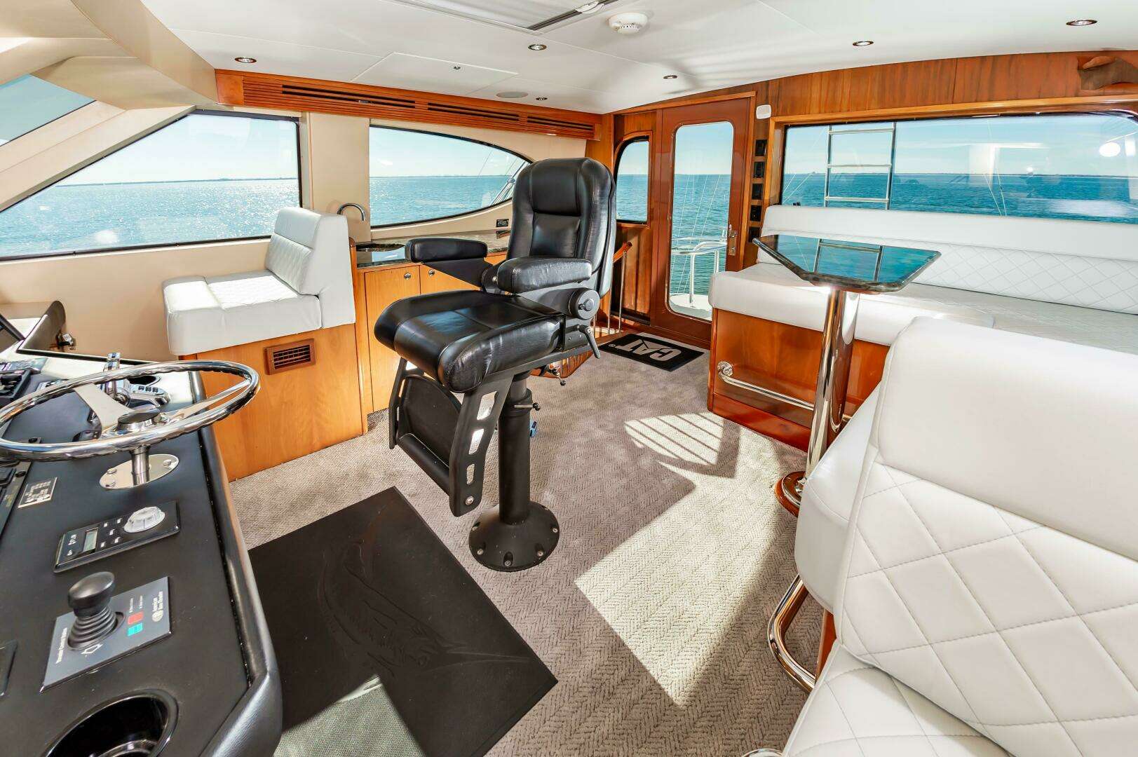 2008 Hatteras 64 Enclosed Bridge - Image 19
