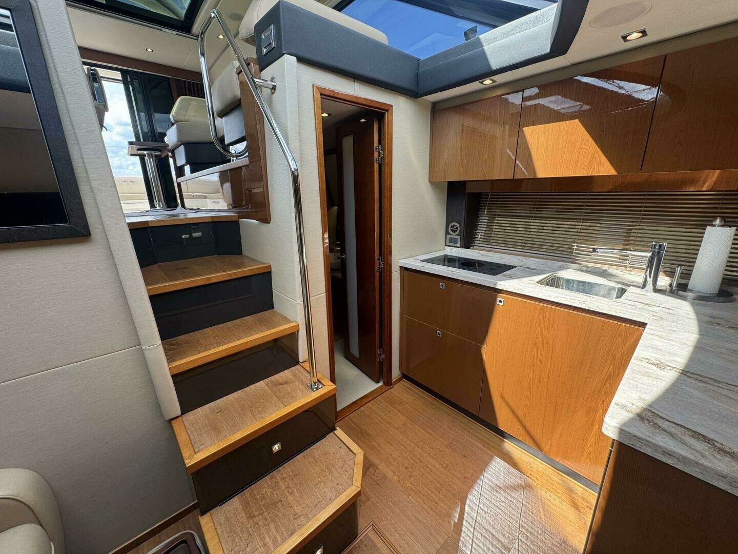 2015 Sea Ray — - Image 16