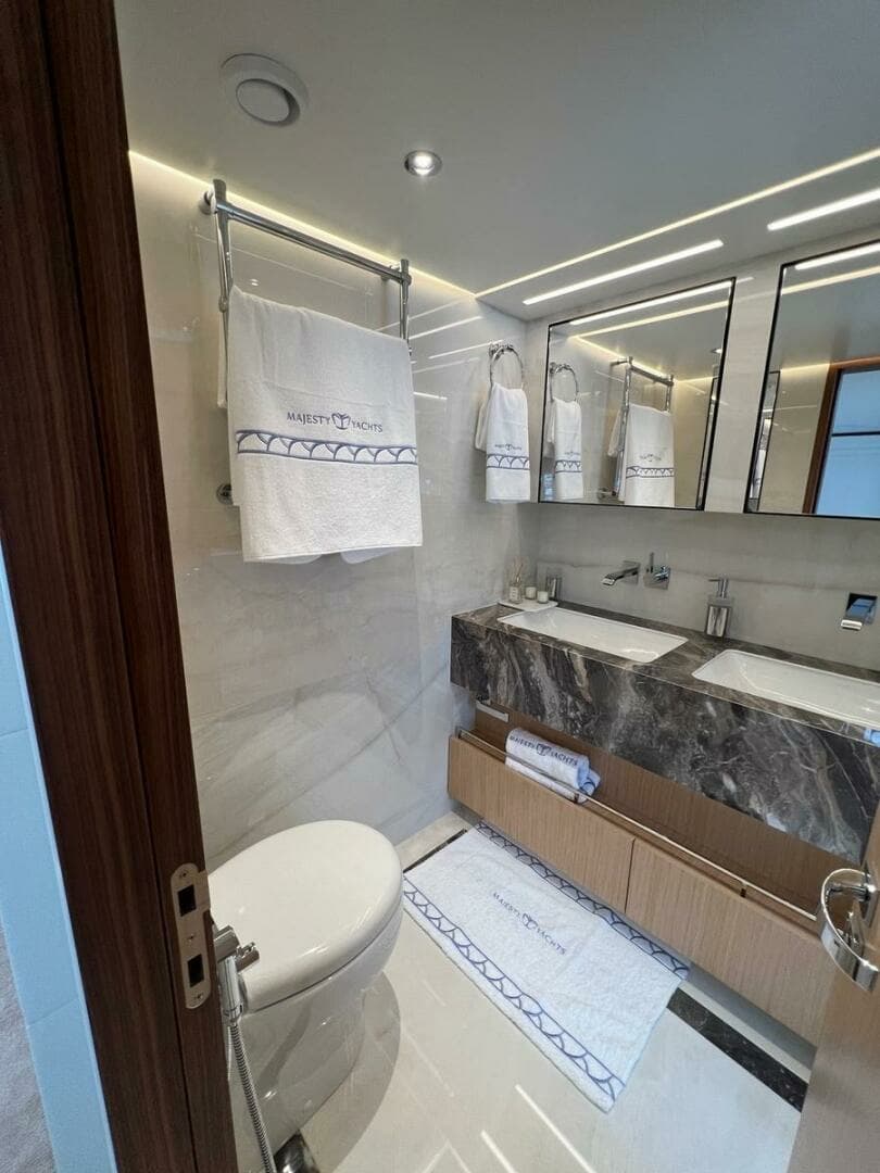 2024 Gulf Craft Majesty 100 - Image 17