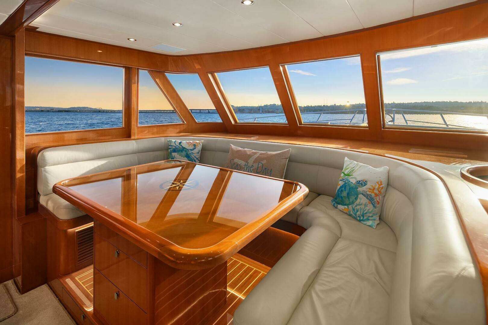 2014 Hampton 720 Skylounge LRC - Image 25