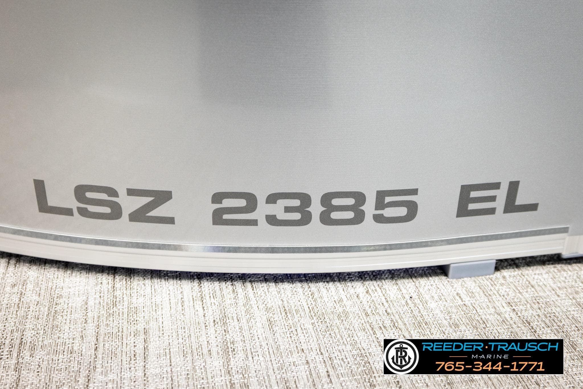2026 Avalon LSZ EL boat model detail with Reeder Trausch Marine contact information.