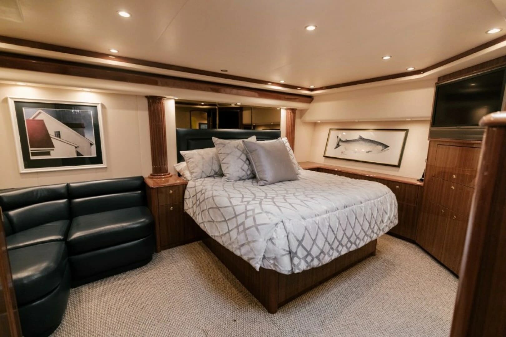 2006 Viking 74 Enclosed Bridge - Image 25