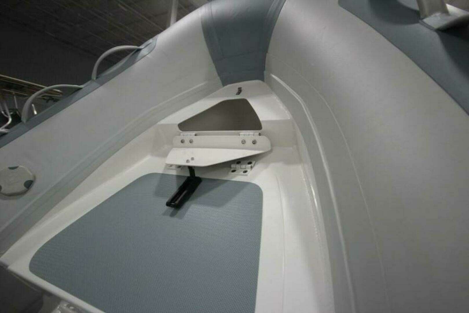2023 Zodiac Cadet 300 RIB DL ALU PVC - Image 3