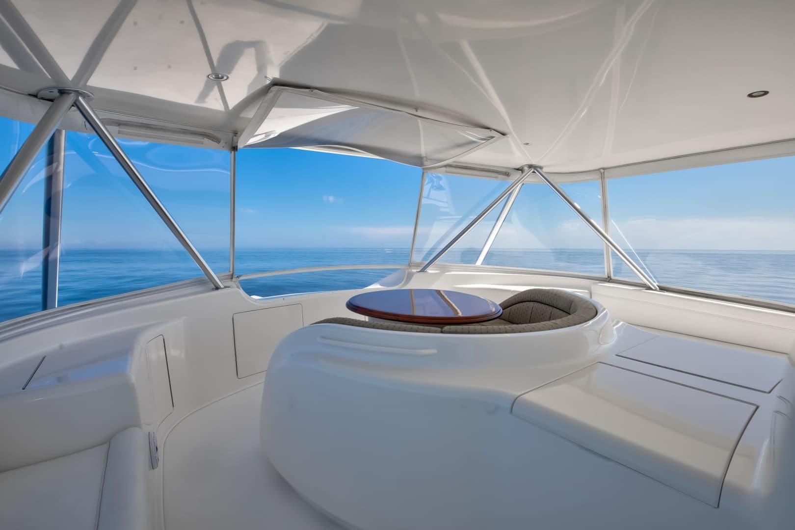 2010 Viking 82 Convertible - Image 33