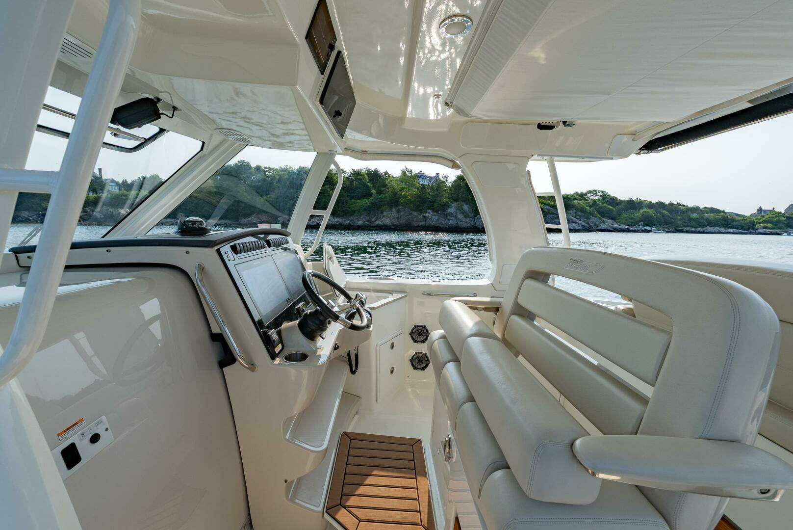 2019 Boston Whaler 350 EX Realm - Image 14