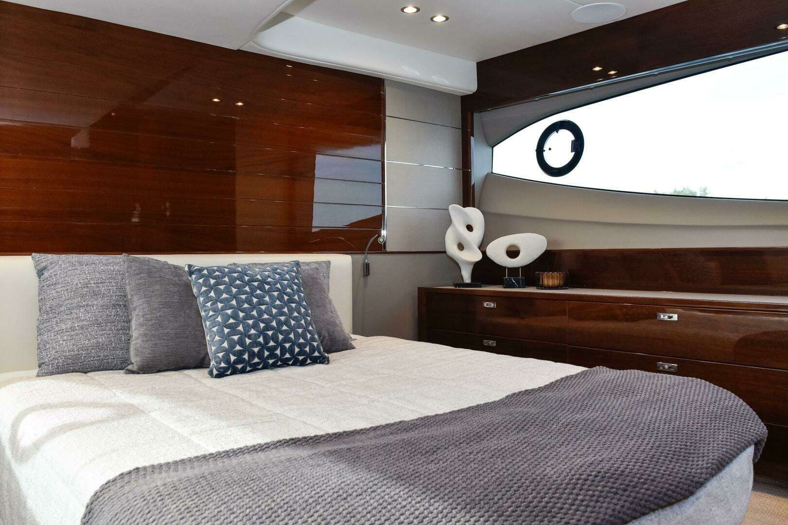 2022 Princess V50 - Image 28