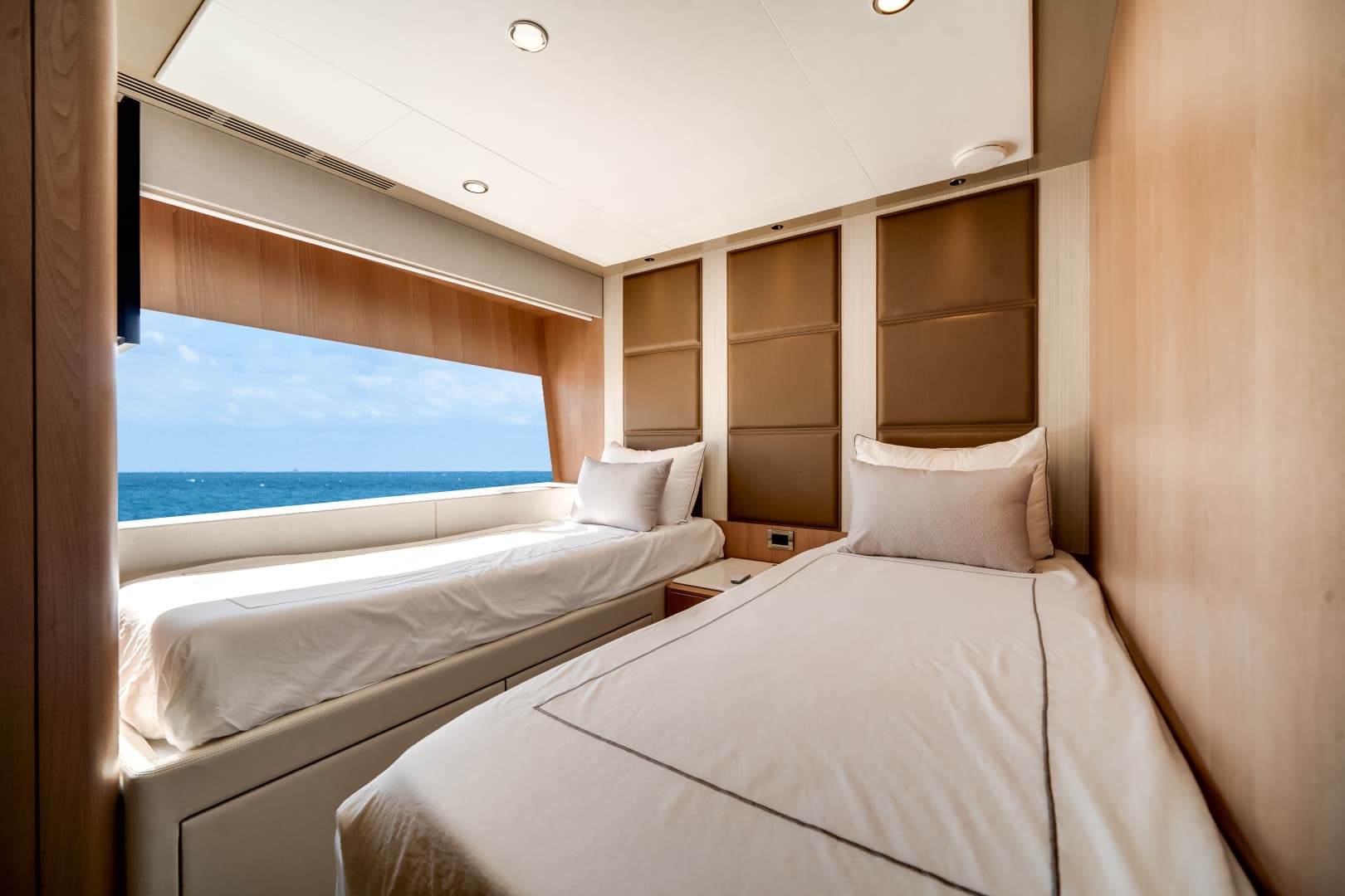 2025 Ocean Alexander 28L - Image 43