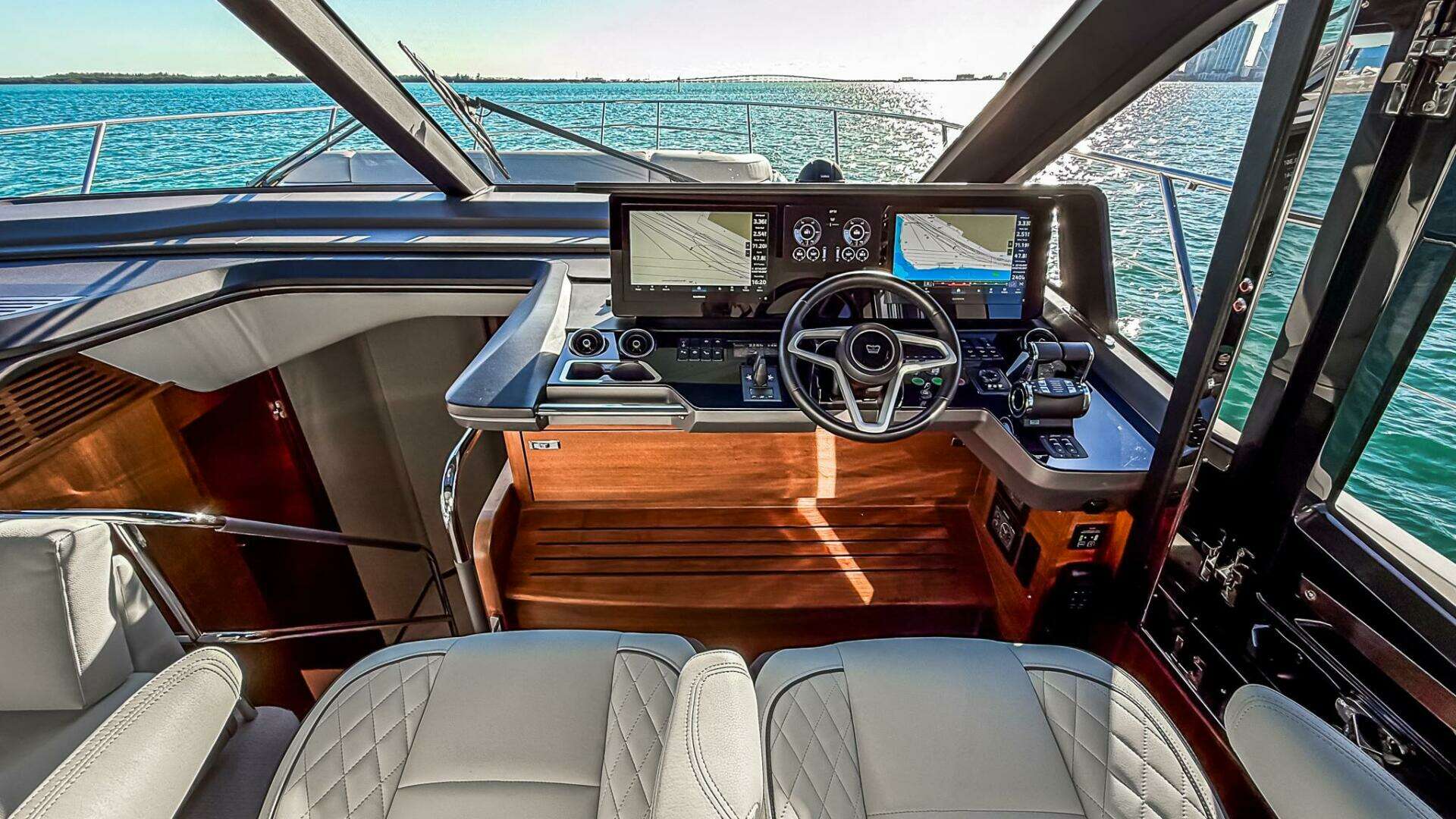2026 Princess S65 Sportbridge - Image 40