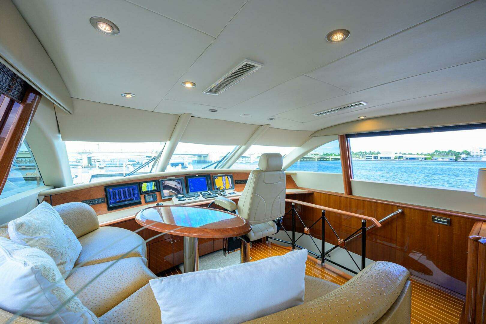 2007 Lazzara Yachts 80 Enclosed - Image 39