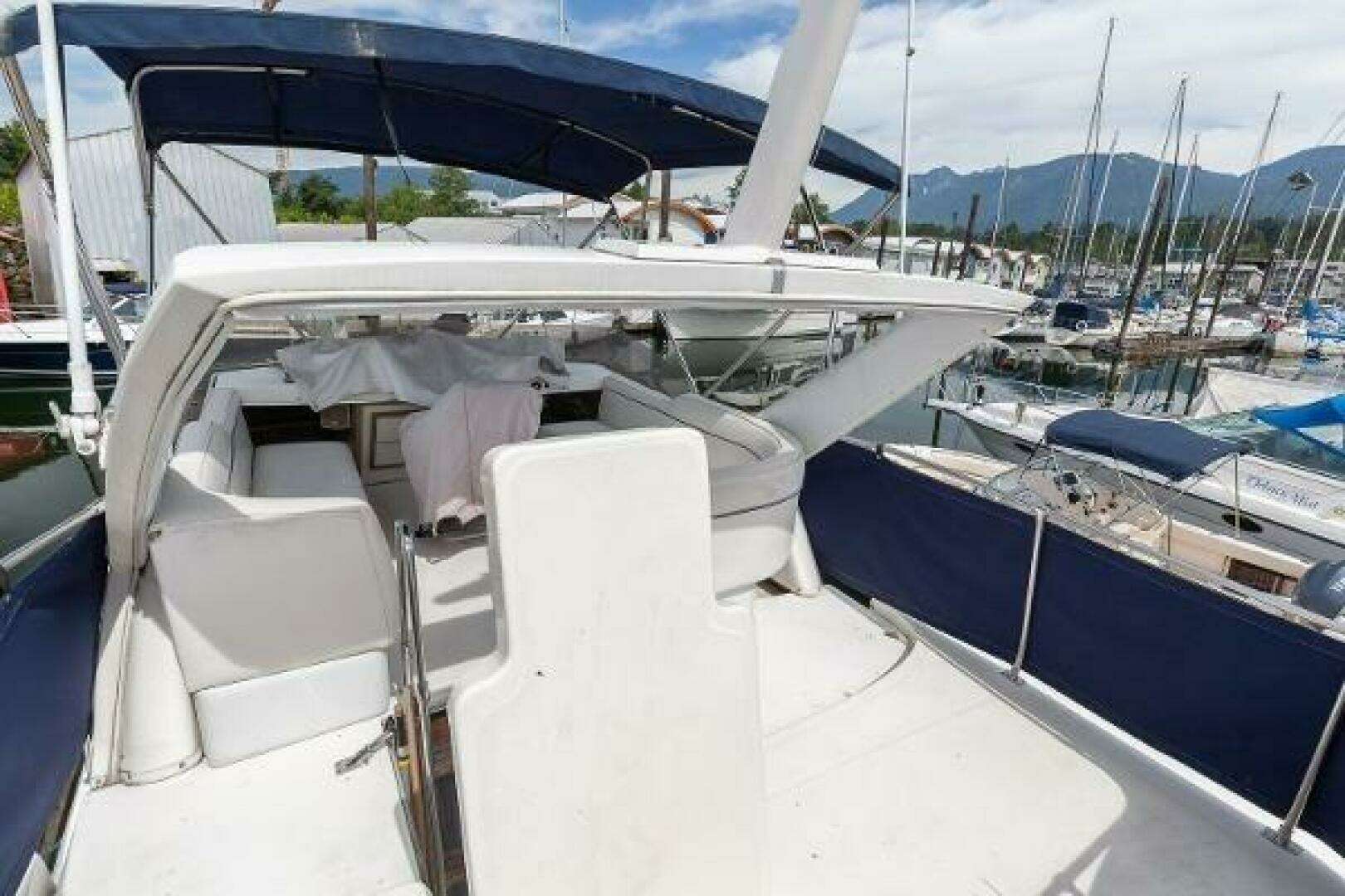 1987 Bayliner 3270 Motoryacht - Image 7