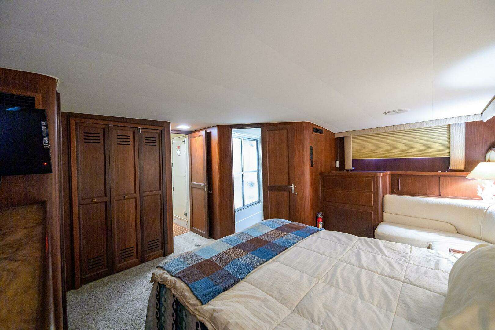 1987 Hatteras 63 Motor Yacht - Image 26