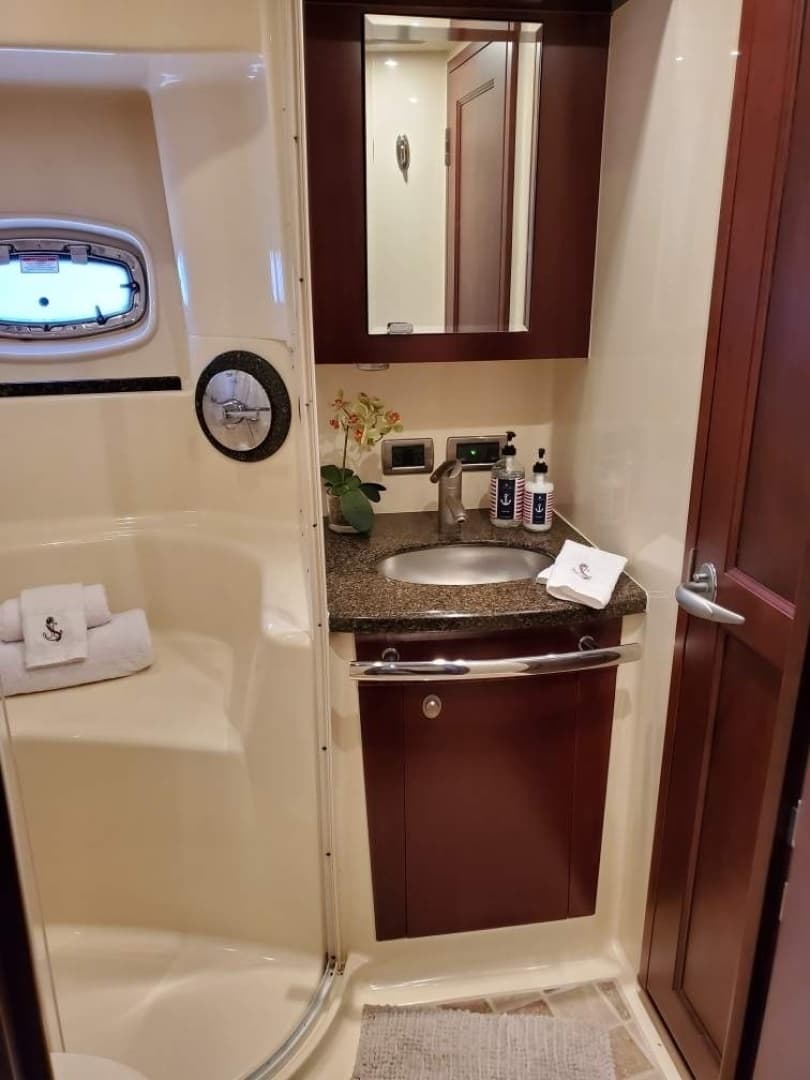 2006 Sea Ray 60 Sundancer - Image 14