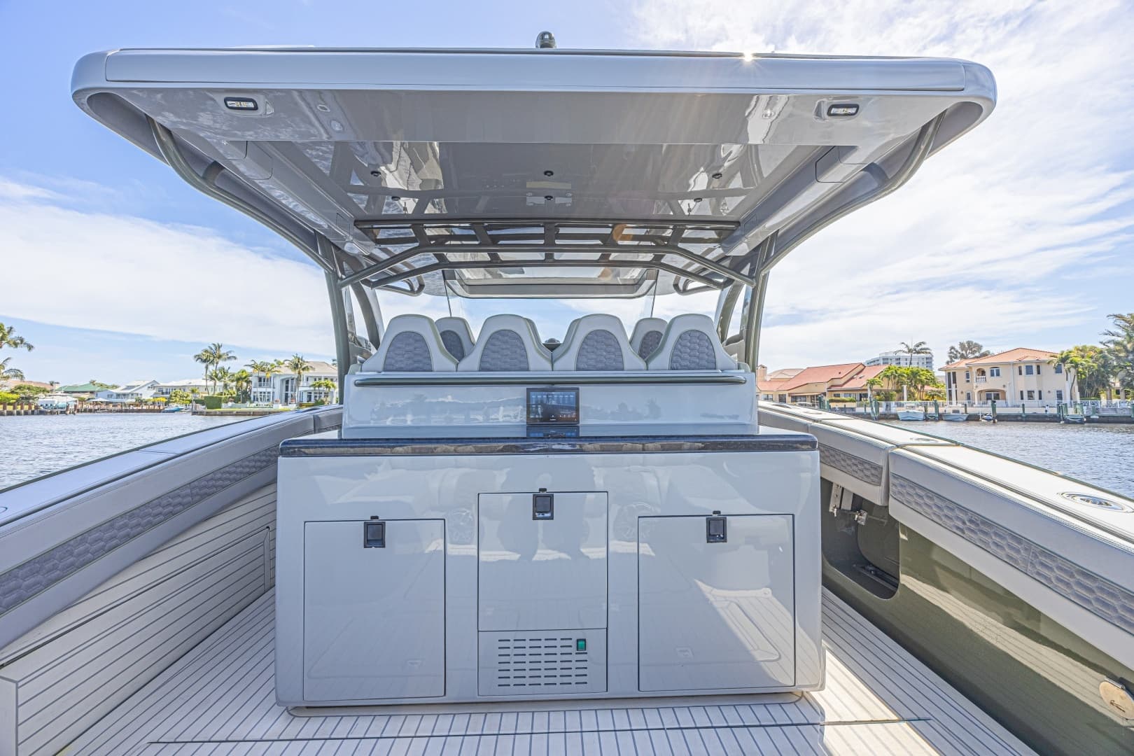 2025 Midnight Express 52 Vitesse - Image 24