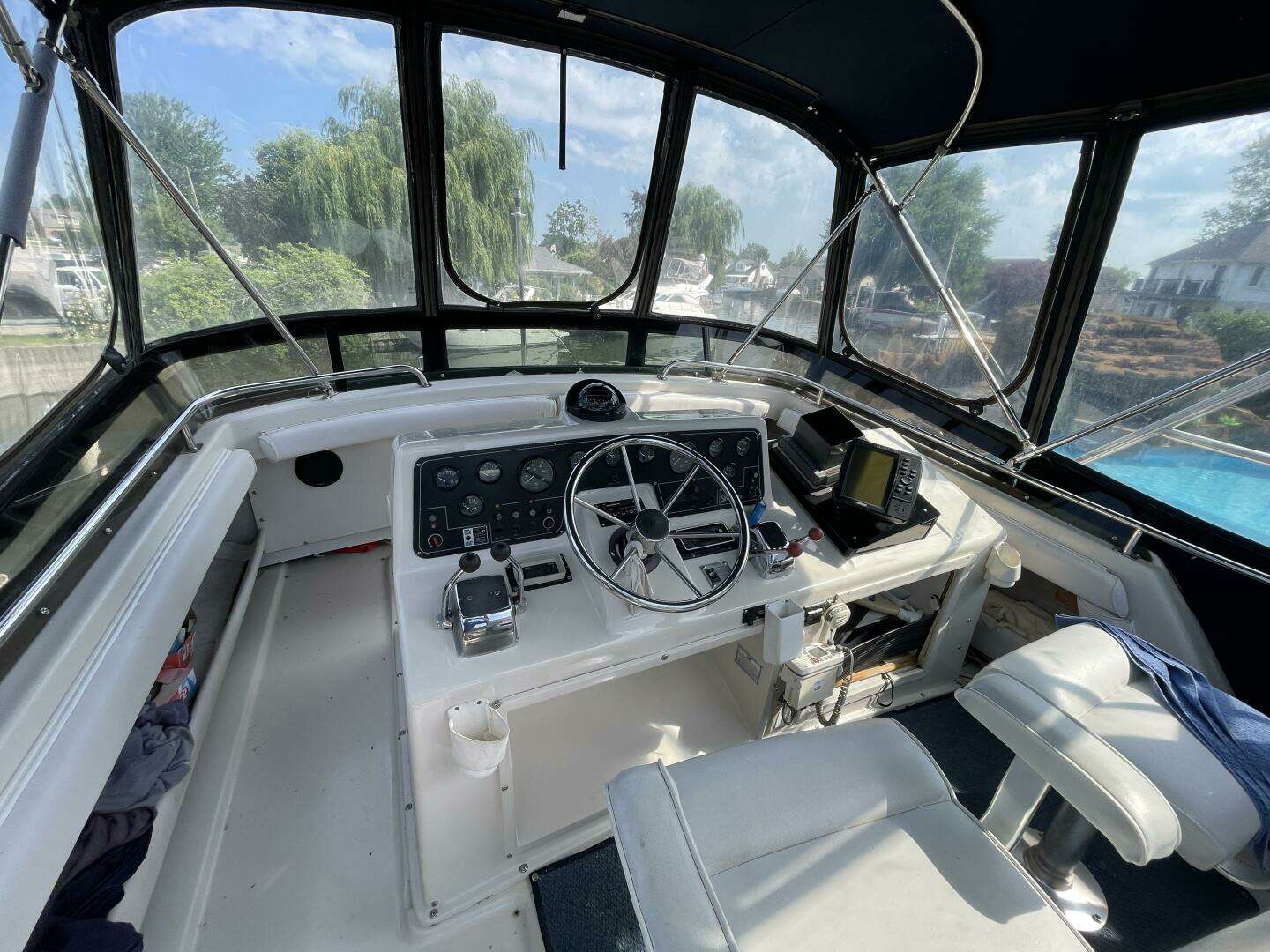 1989 Silverton 37 Convertible - Image 19