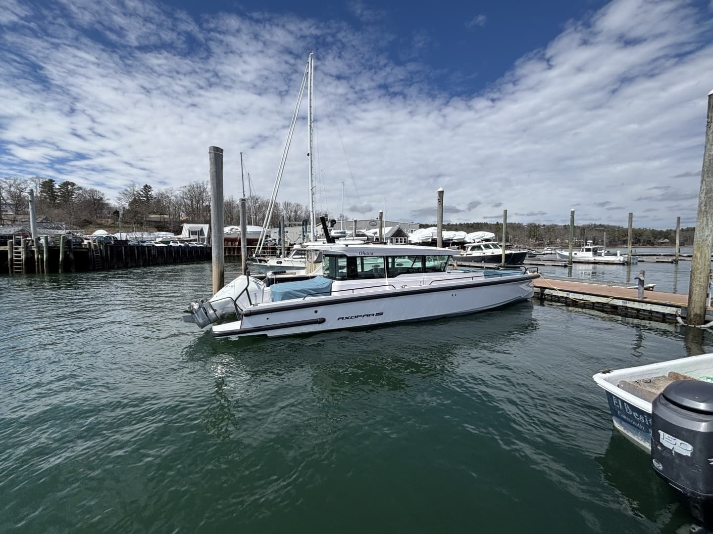 2023 Axopar 37XC Cross Cabin - Image 3