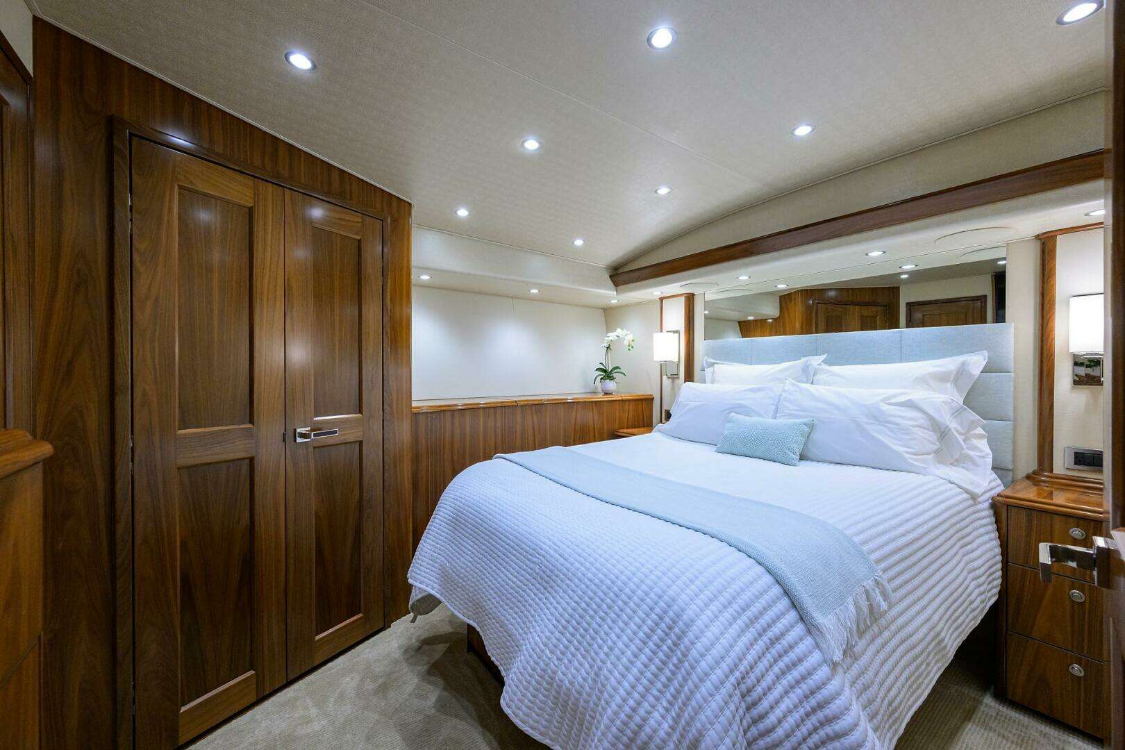 2017 Viking 92 Enclosed Bridge - Image 60