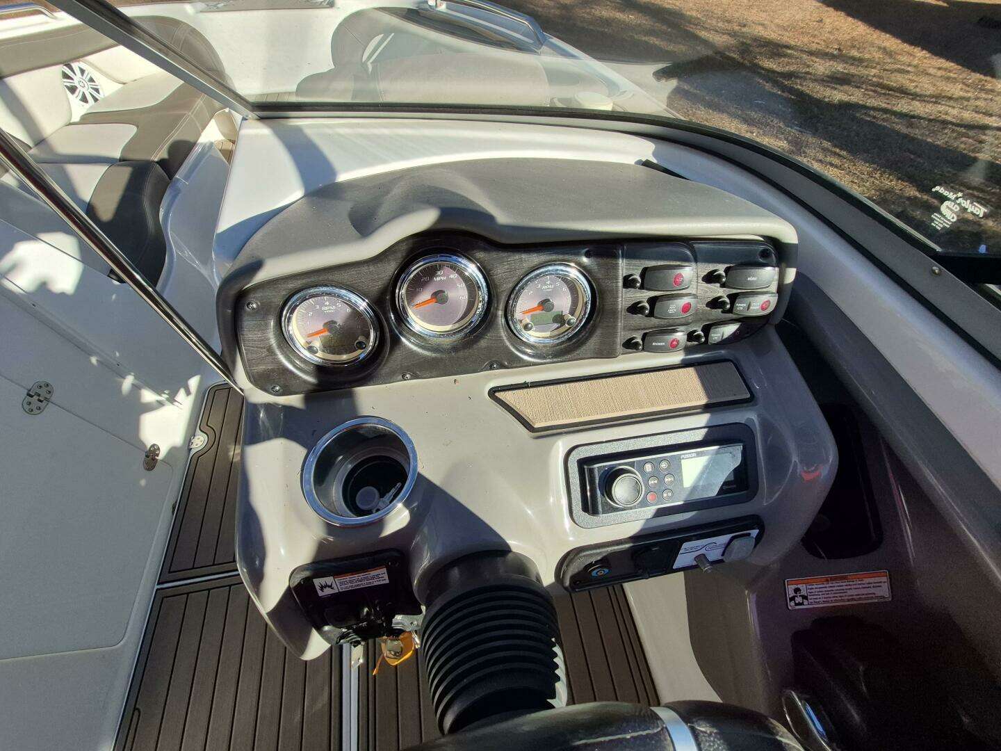 2011 Yamaha Boats 242 Limited S - Image 4