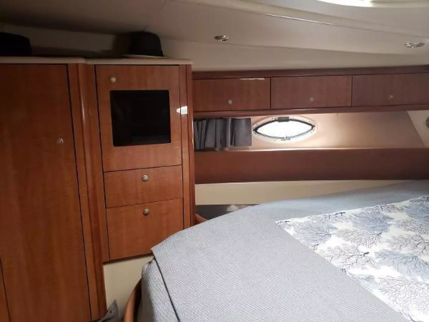 2002 Maxum 4200 SCR - Image 26