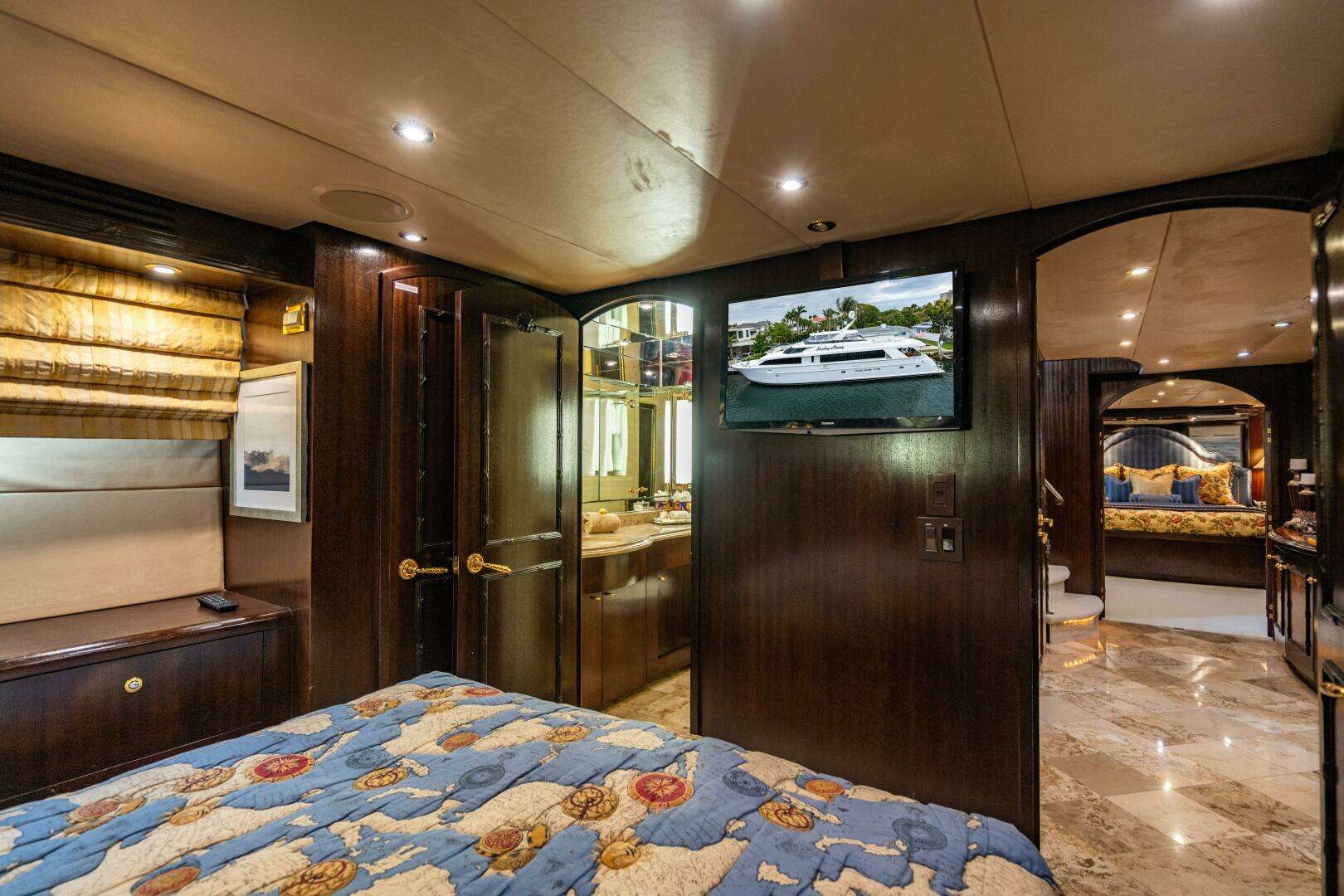 2001 Hatteras 100 Motor Yacht - Image 59