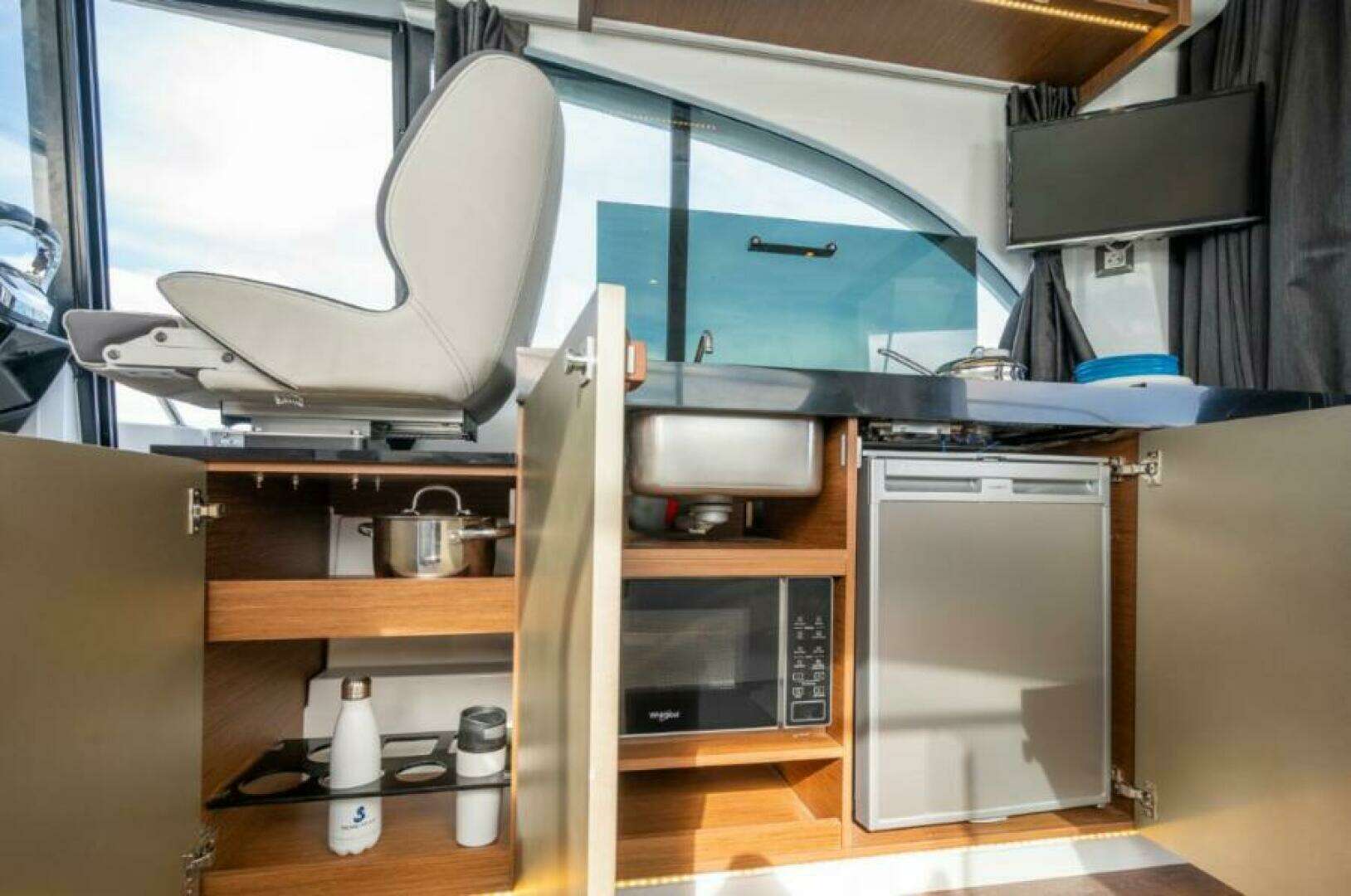 2026 Beneteau Antares 11 - Image 8