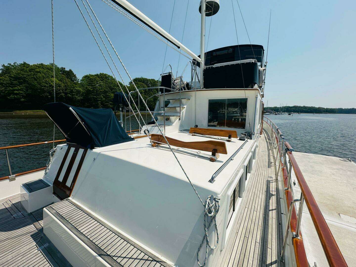1998 Grand Banks 49 Classic - Image 13