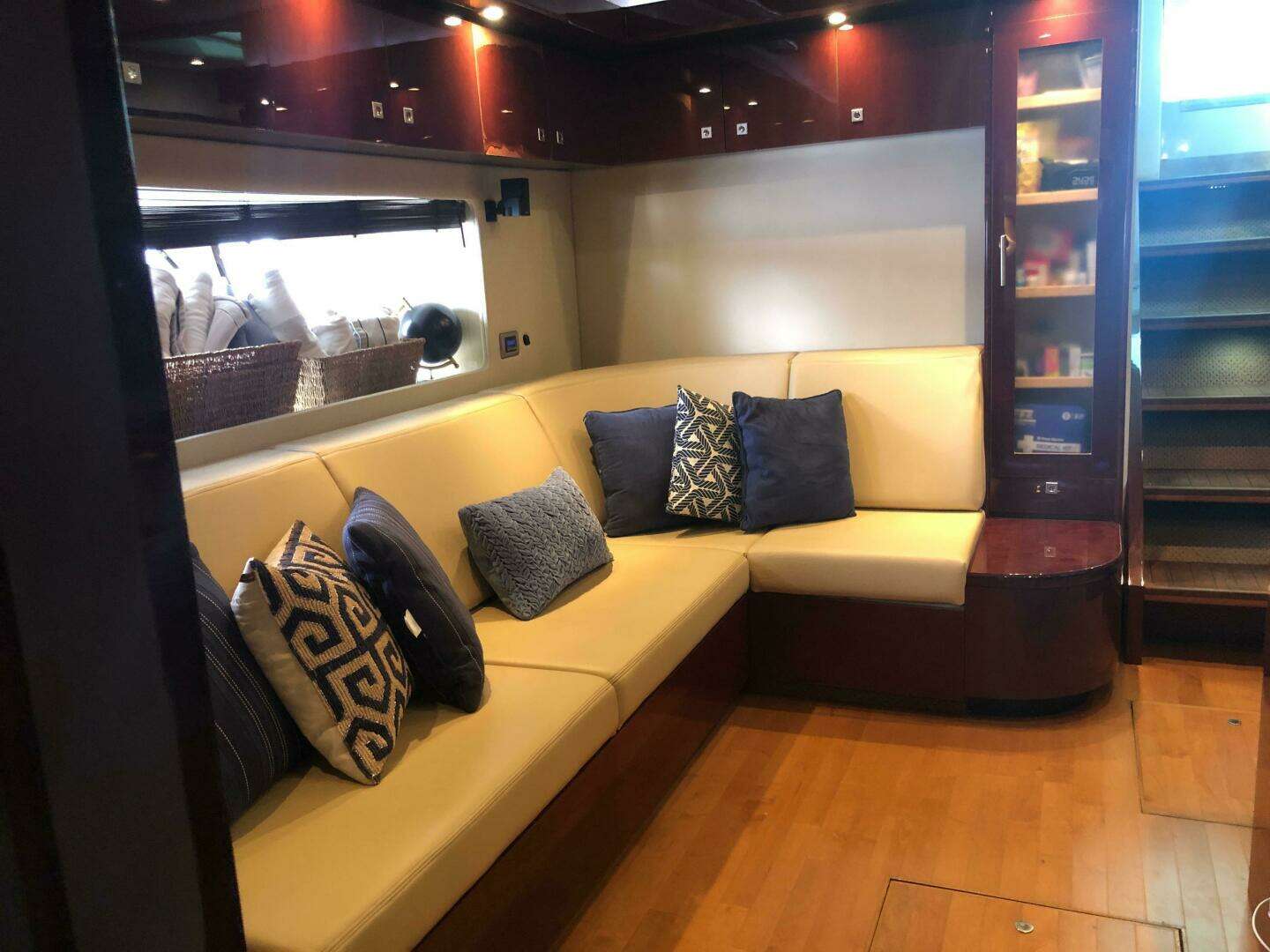 2008 Sea Ray 55 Sundancer - Image 22