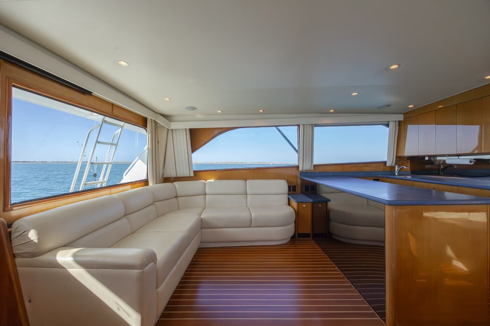 2000 Viking 55 Convertible - Image 51