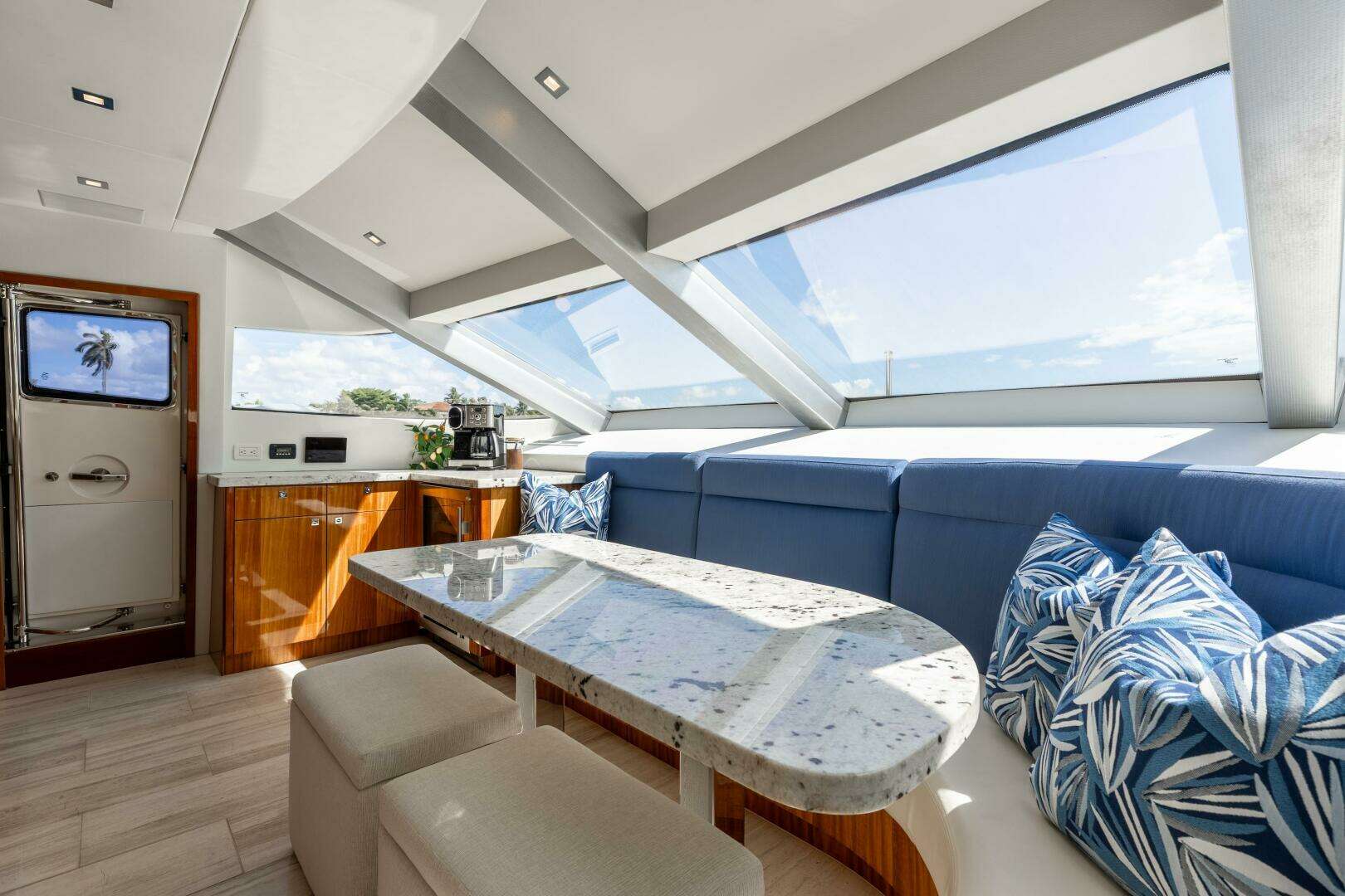 2014 Hatteras 80 - Image 22