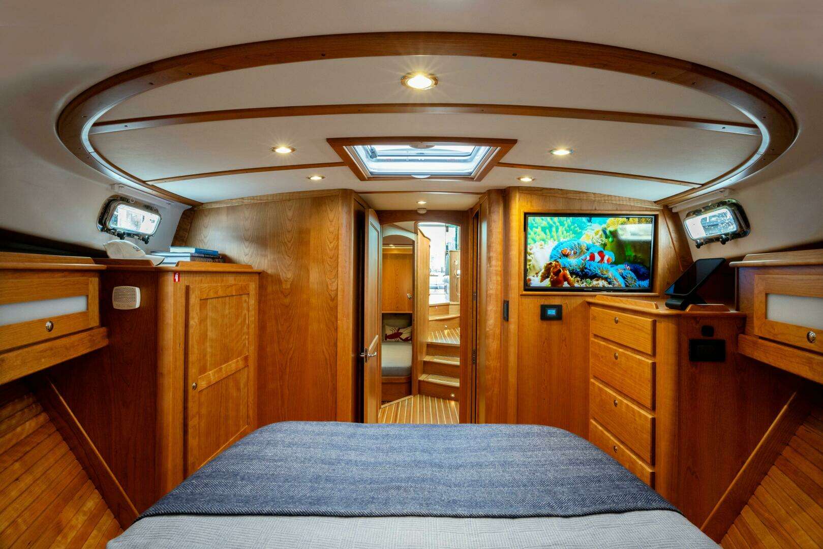 2026 Sabre 45 Salon Express - Image 12