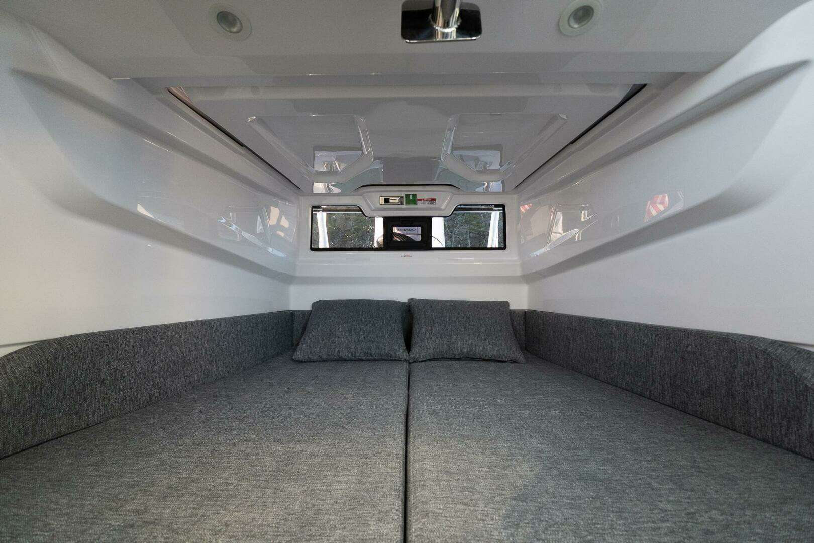 2026 Axopar Cross Cabin - Image 25