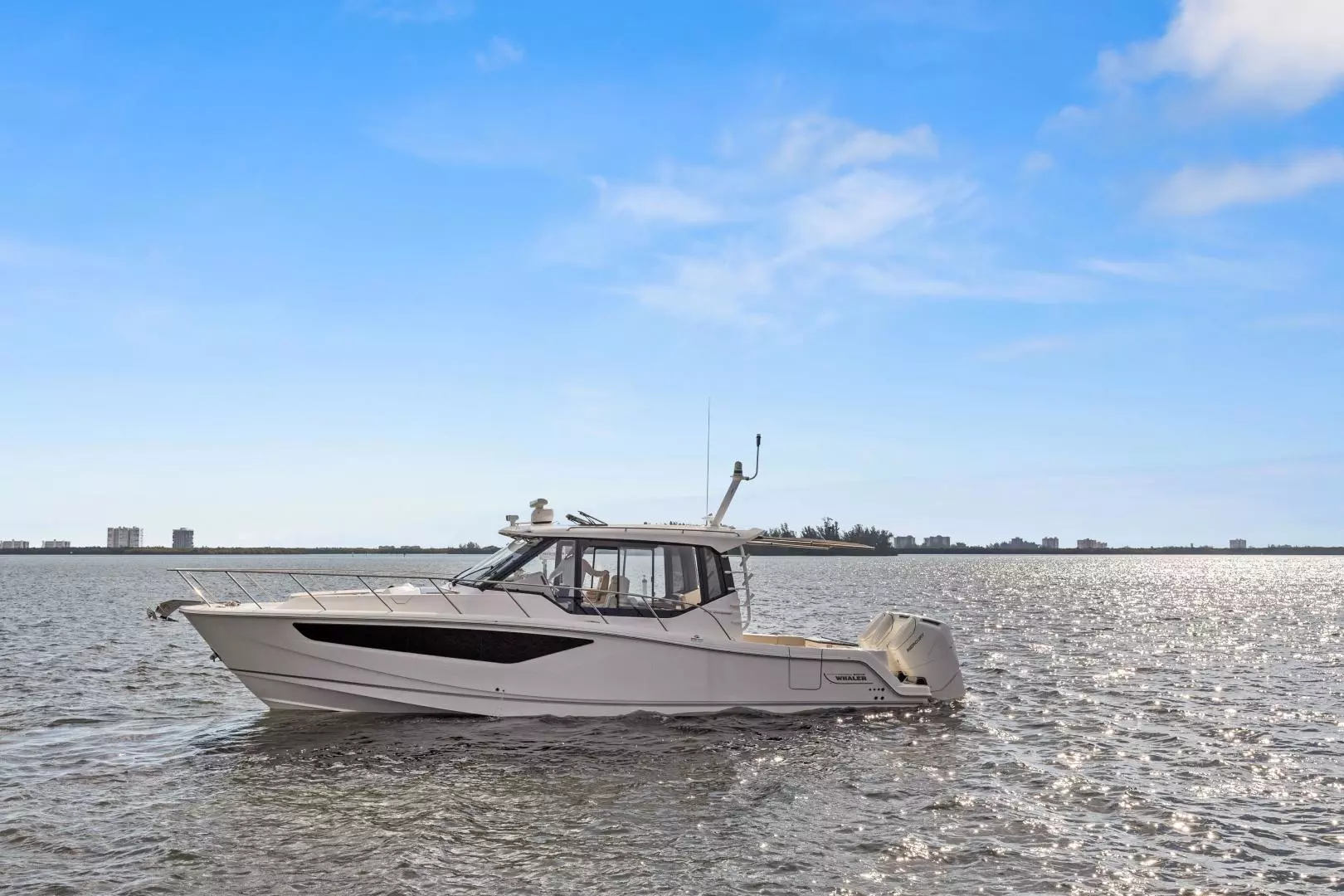 2022 Boston Whaler 405 Conquest - Image 2
