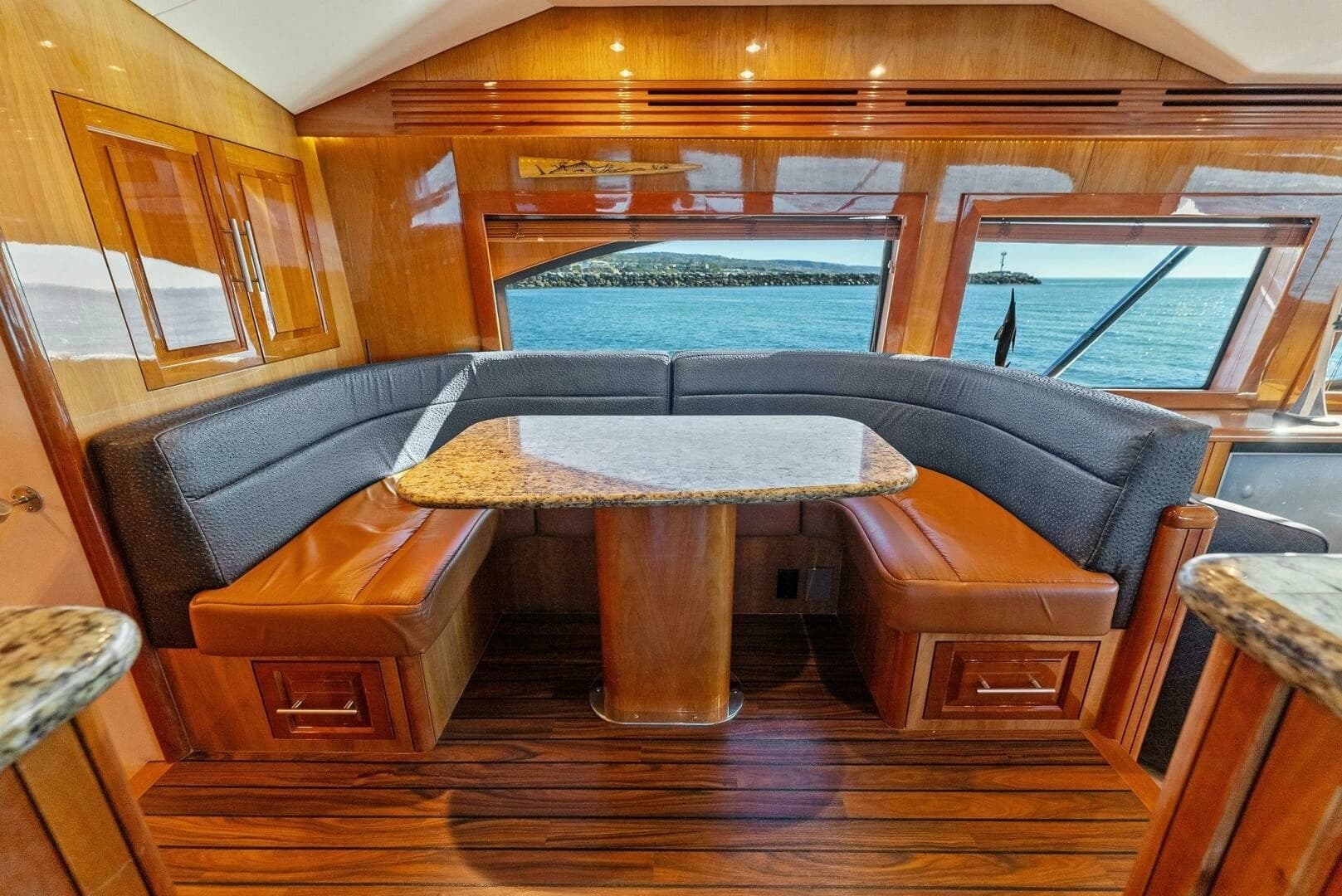 2007 Hatteras 64 Convertible - Image 14