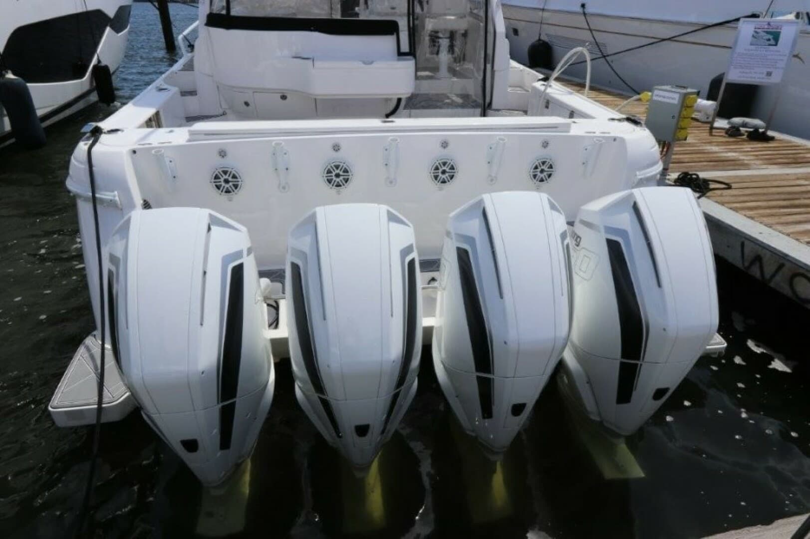 2019 Intrepid 475 Sport Yacht - Image 10
