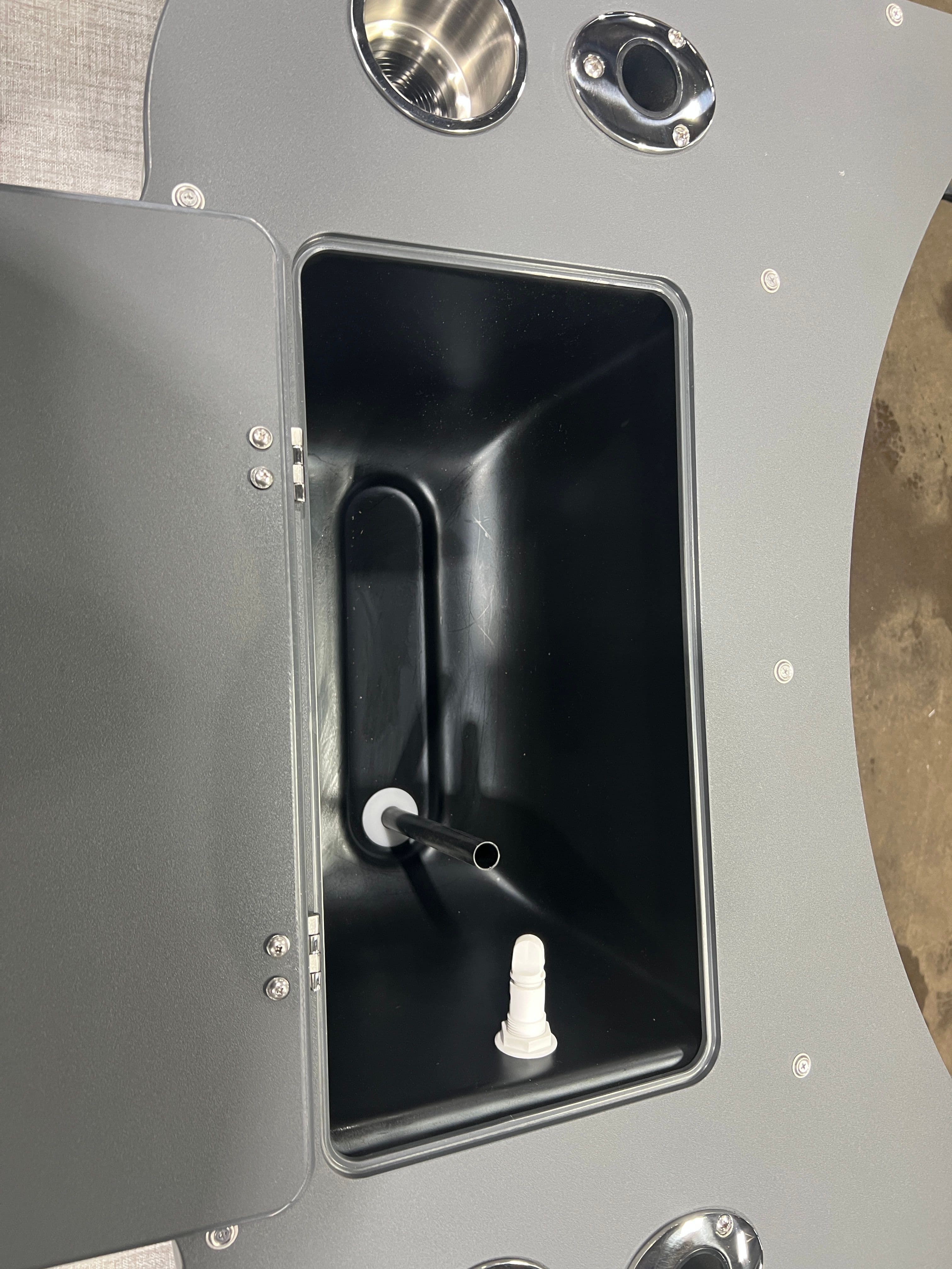 2026 Tahoe Sport Rear Fish 2185 & 4-Stroke $32995 - 18