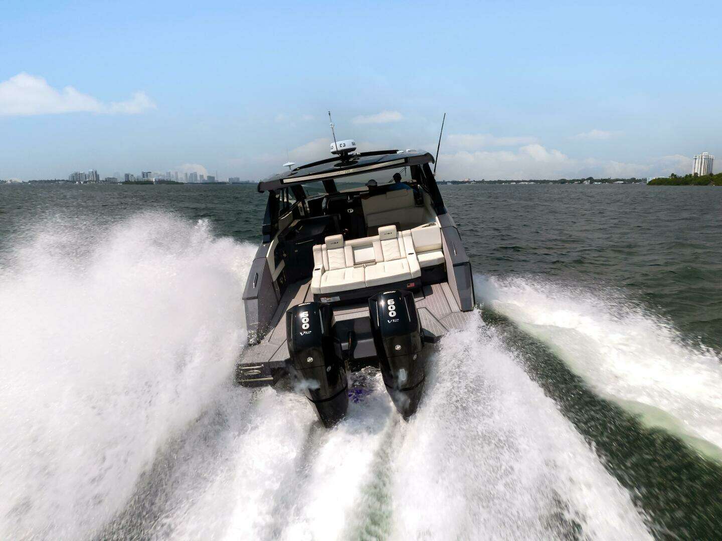 2023 Cruisers Yachts 42 GLS OB - Image 12