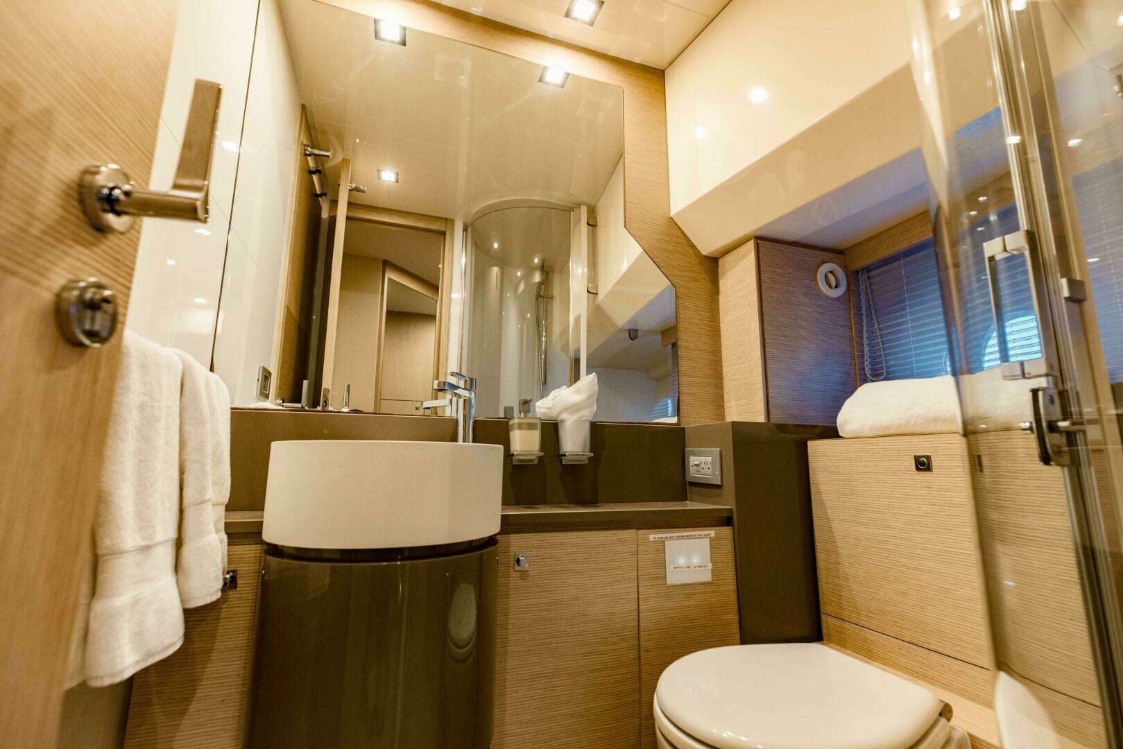 2017 Ferretti Yachts 750 - Image 91