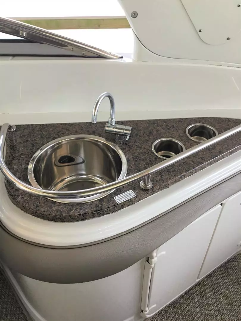 2019 Crownline E275XS - Image 6