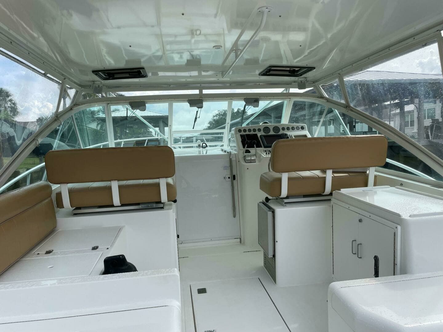 2001 Cabo 35 Express - Image 15