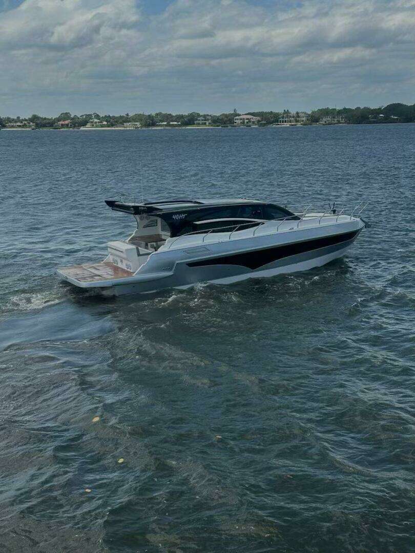 2025 Real 40 HT Luxury - Image 14