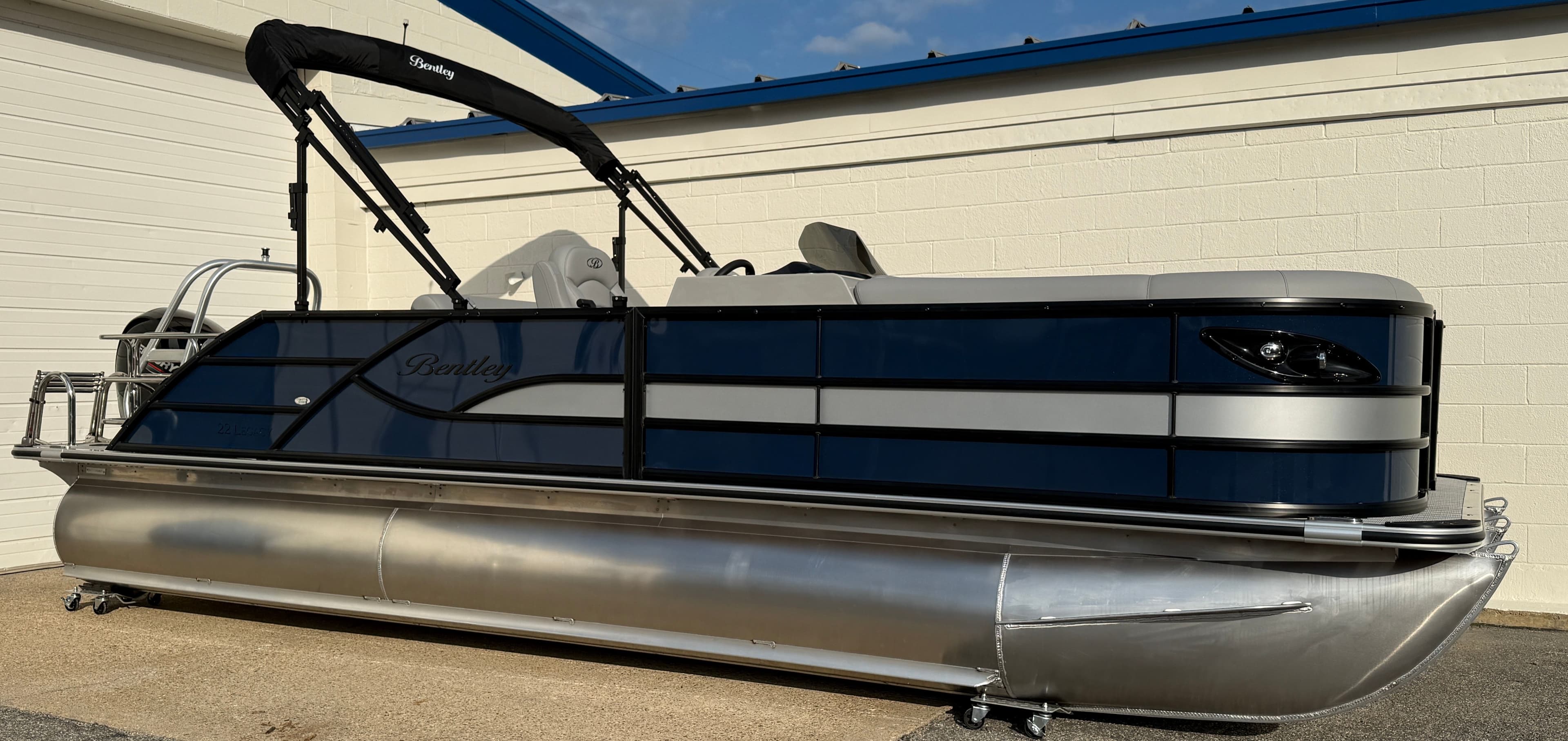 2026 Bentley Pontoons Legacy 223 Swingback - 3