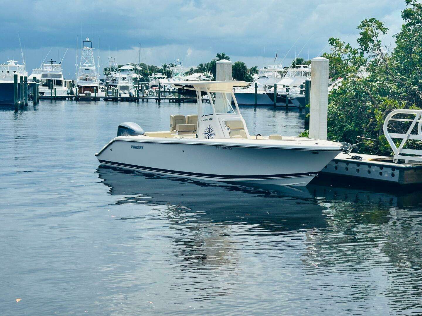 2016 Pursuit C 238 Center Console - Image 3