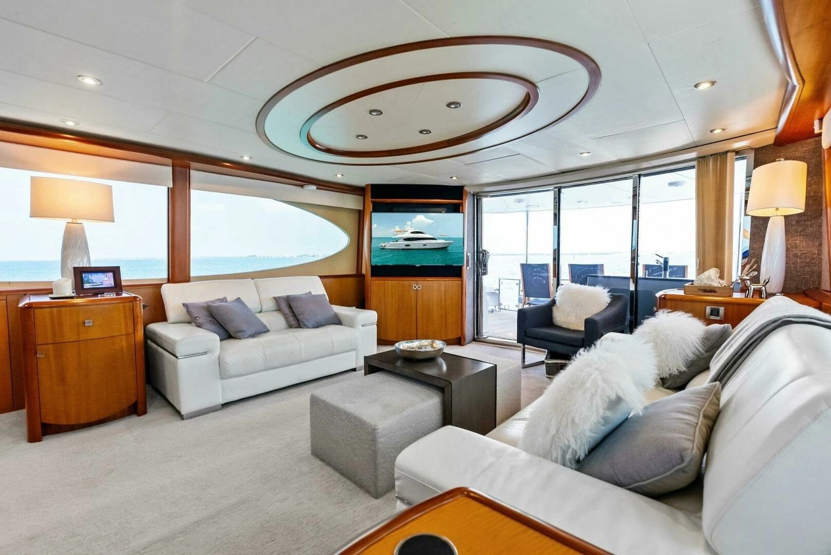 2006 Lazzara Yachts 84 Skylounge - Image 4