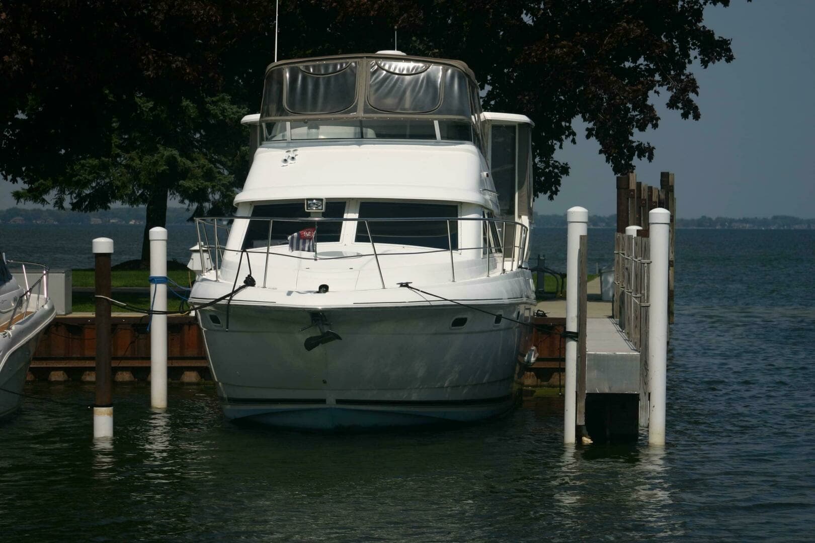 2001 Cruisers Yachts 3750 Motor Yacht - Image 3