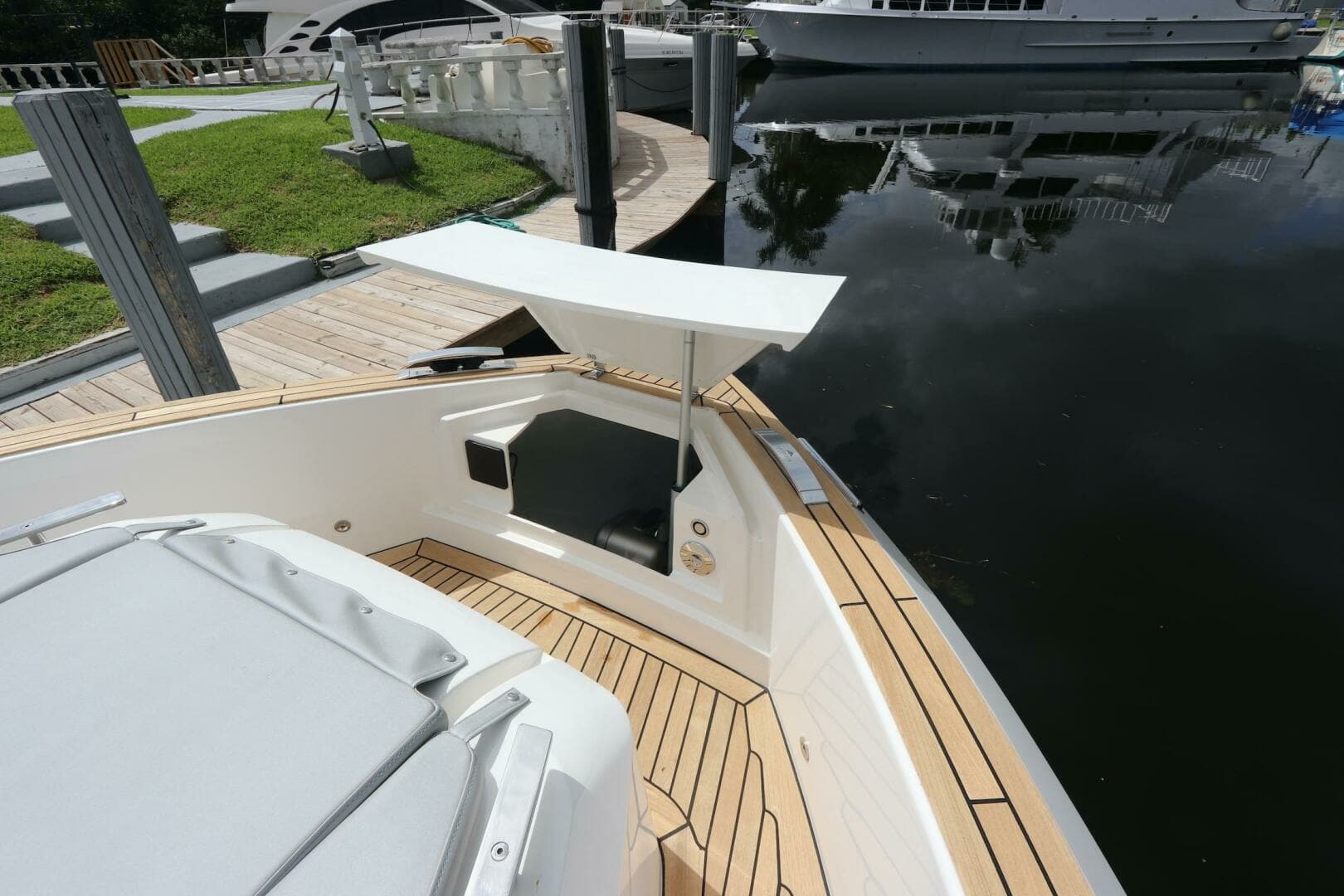 2024 Astondoa 377 Coupe Outboard - Image 12